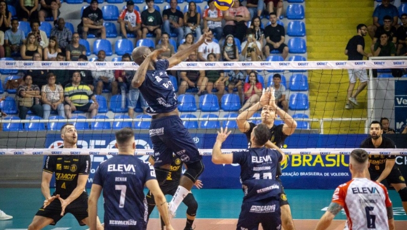 Vôlei: América vence Blumenau no tiebreak pela Superliga > No Ataque